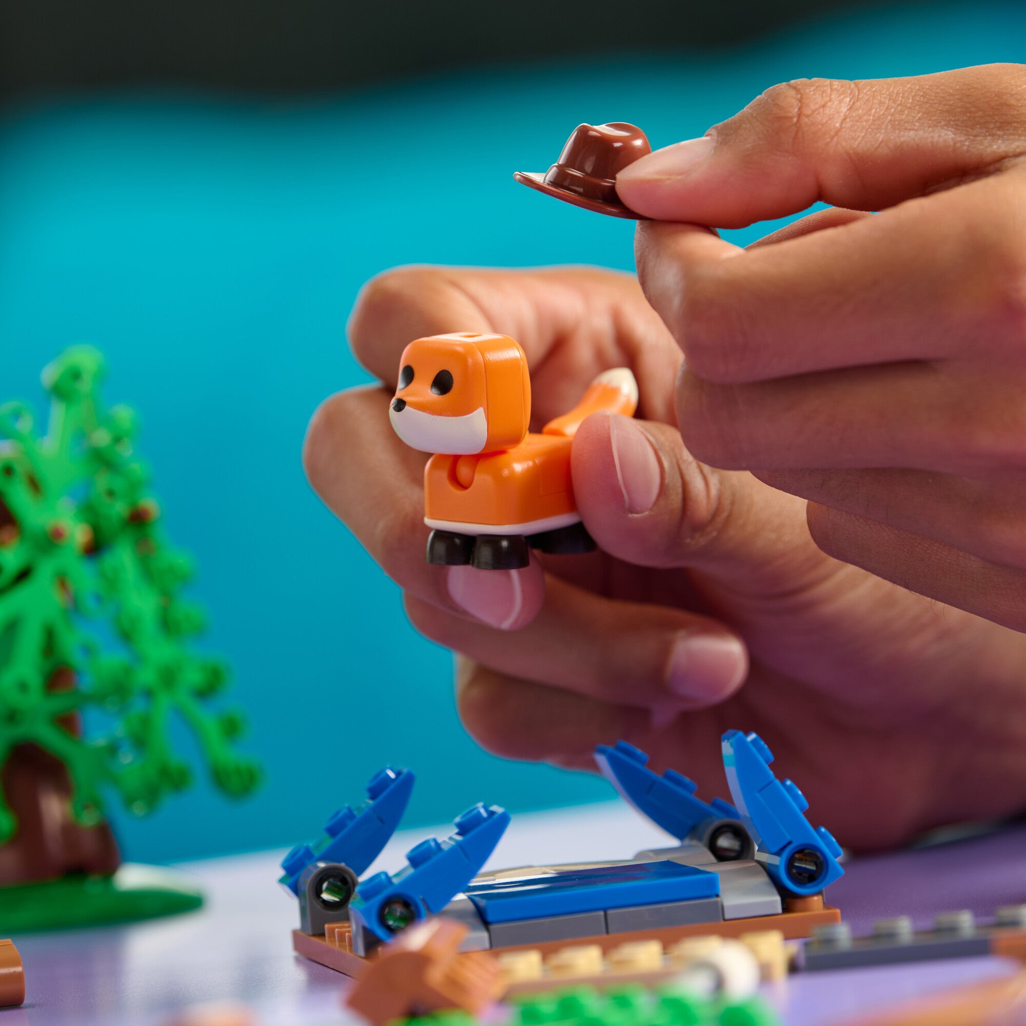 Adopt Me Red Fox & Campsite Building Set - Image 2